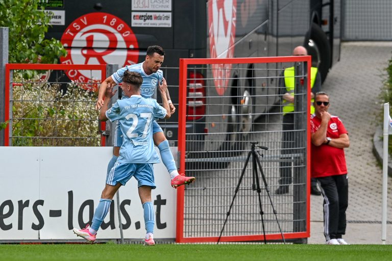 TSV 1860 Rosenheim Torjubel